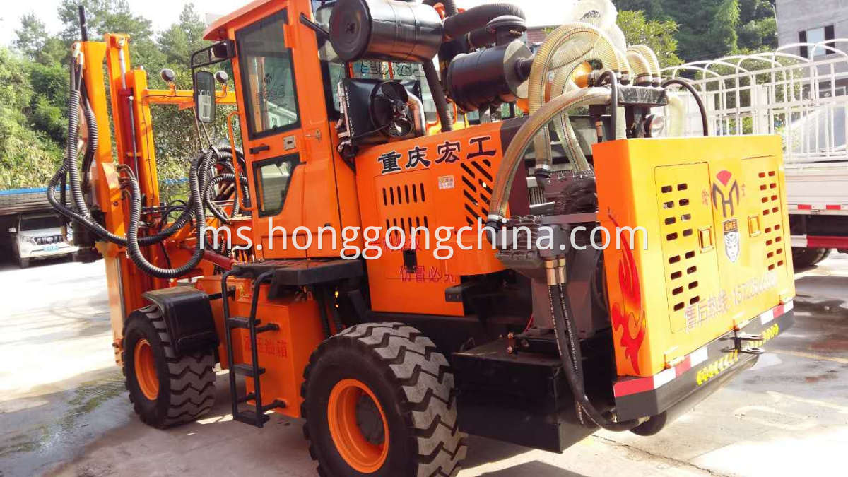 Cab Closed Hydraulic Guardrail Pile Driver